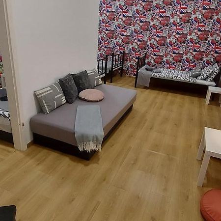 London Fog Apartment In The Party District Budapest Ngoại thất bức ảnh