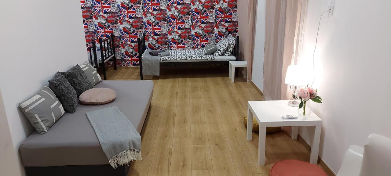 London Fog Apartment In The Party District Budapest Ngoại thất bức ảnh