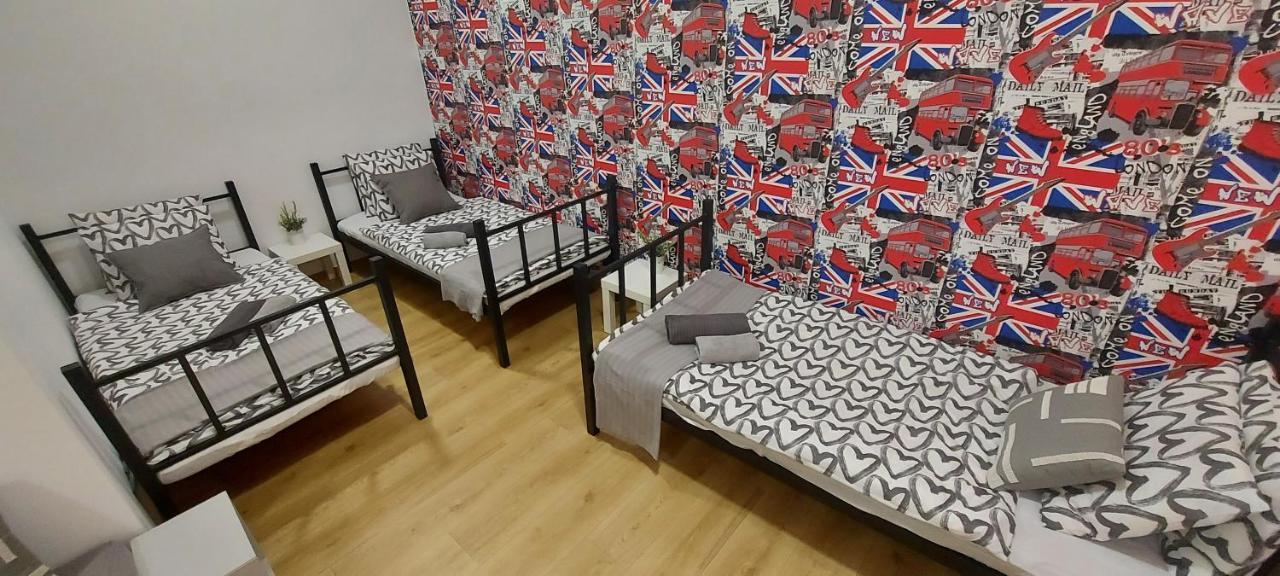 London Fog Apartment In The Party District Budapest Ngoại thất bức ảnh
