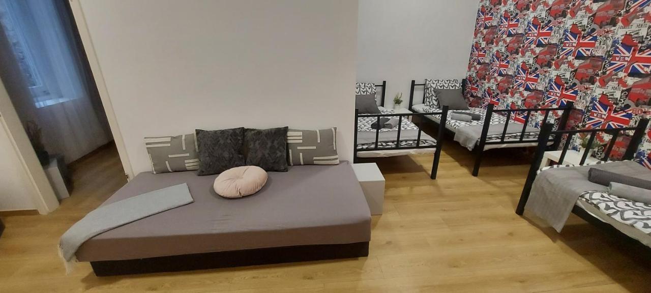 London Fog Apartment In The Party District Budapest Ngoại thất bức ảnh