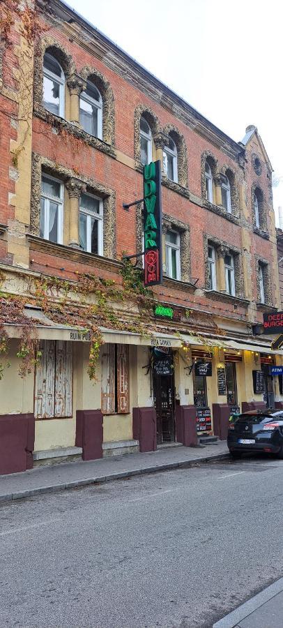 London Fog Apartment In The Party District Budapest Ngoại thất bức ảnh